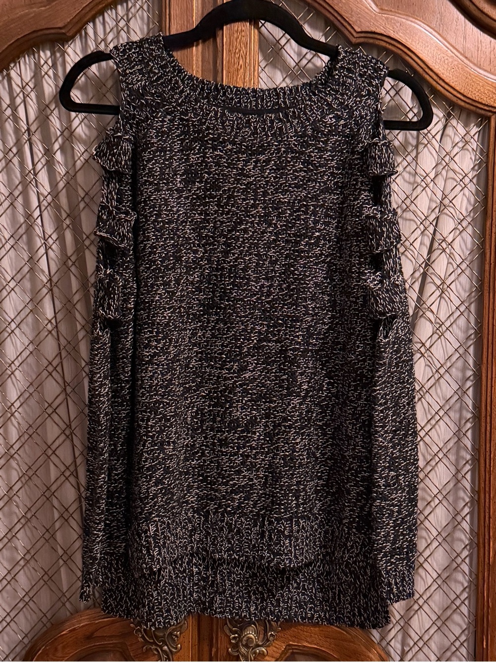 Wyatt Collection Marled Cold Shoulder Sweater SIZE MEDIUM